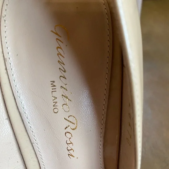 Gianvito Rossi
Vernice Nude Pumps / Heels - Picture 5 of 12